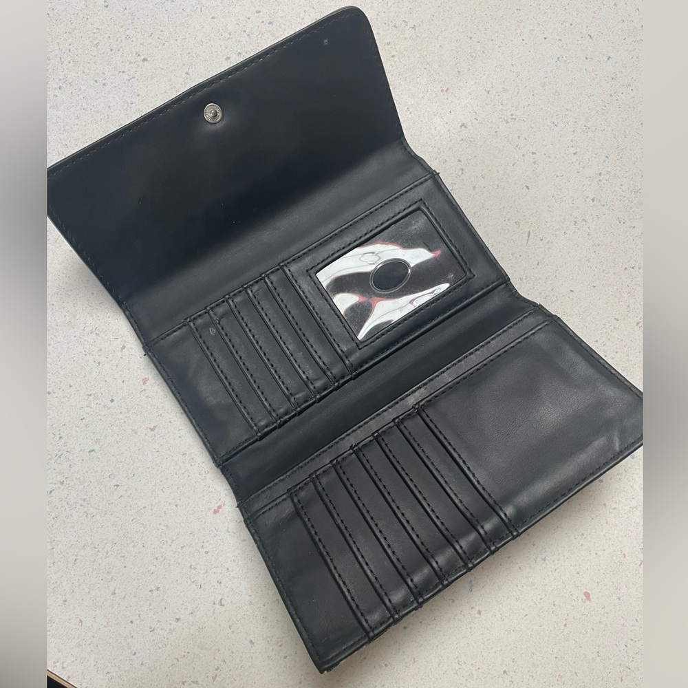 Guess Wallet - Picture 3 of 3